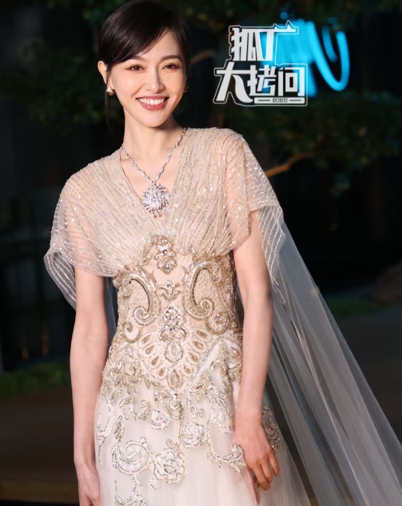 嫣造型出圈钟楚曦露事业线章子怡艳压群芳ayx爱游戏app体育上海这一夜：唐(图20)